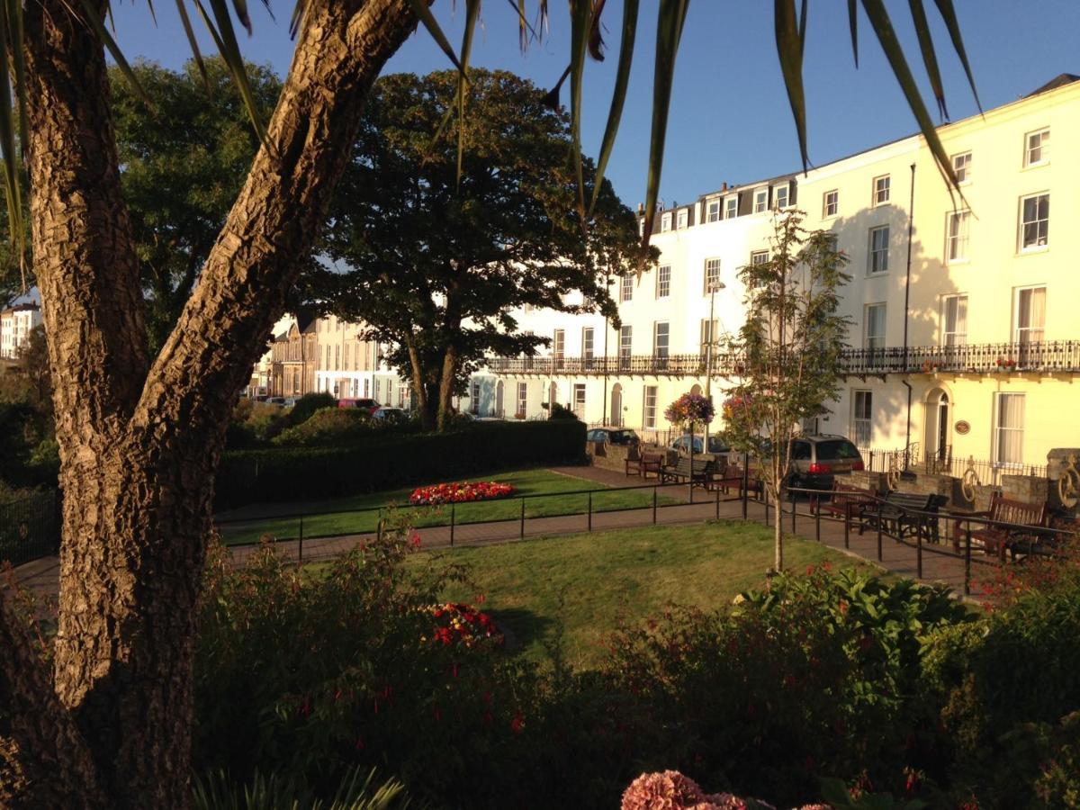 Newton'S Cradle Apartamento Tenby Exterior foto